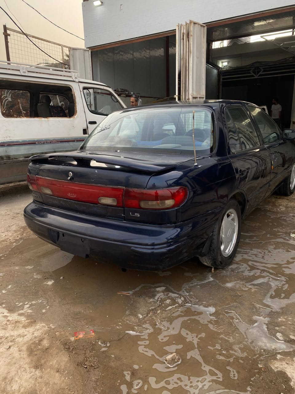 كيا سيفيا موديل 1995 رقم بغداد سنويه لل ٢٠٢٨ سياره وضع شركه ماشيه ٢٠٠ الف حقيقي سياره بعدهي بلاد بدون ضربه وصبغ مكانات اني بيدي اشتغلتهن  وعدي صور قبل لصبغ سياره ما معمر  بيهه اي خياس كله عل بلاد سياره تبريد وضع شكره من كوريه مكينه وكير وضع شركه سياره ترايهه زيرو تخم تاير جديد مسجل سمعات ٤ دمام  سيتره مال جناي ماكو شي ميشتغل بيهه كهربائيات وضع شركه حته كلوبات لبطاين شغاله سياره ما ملعوب بيهه كلهه 
سعر 41 وبيهه مجال بسيط 
***********.   /////////***********
هاي سياره فقط لليدور نضيف وما ملعوب بيهه رجأن لميعجبه سعر ليعلق وسوك كلشي بي وكلشي حسب نضافه
