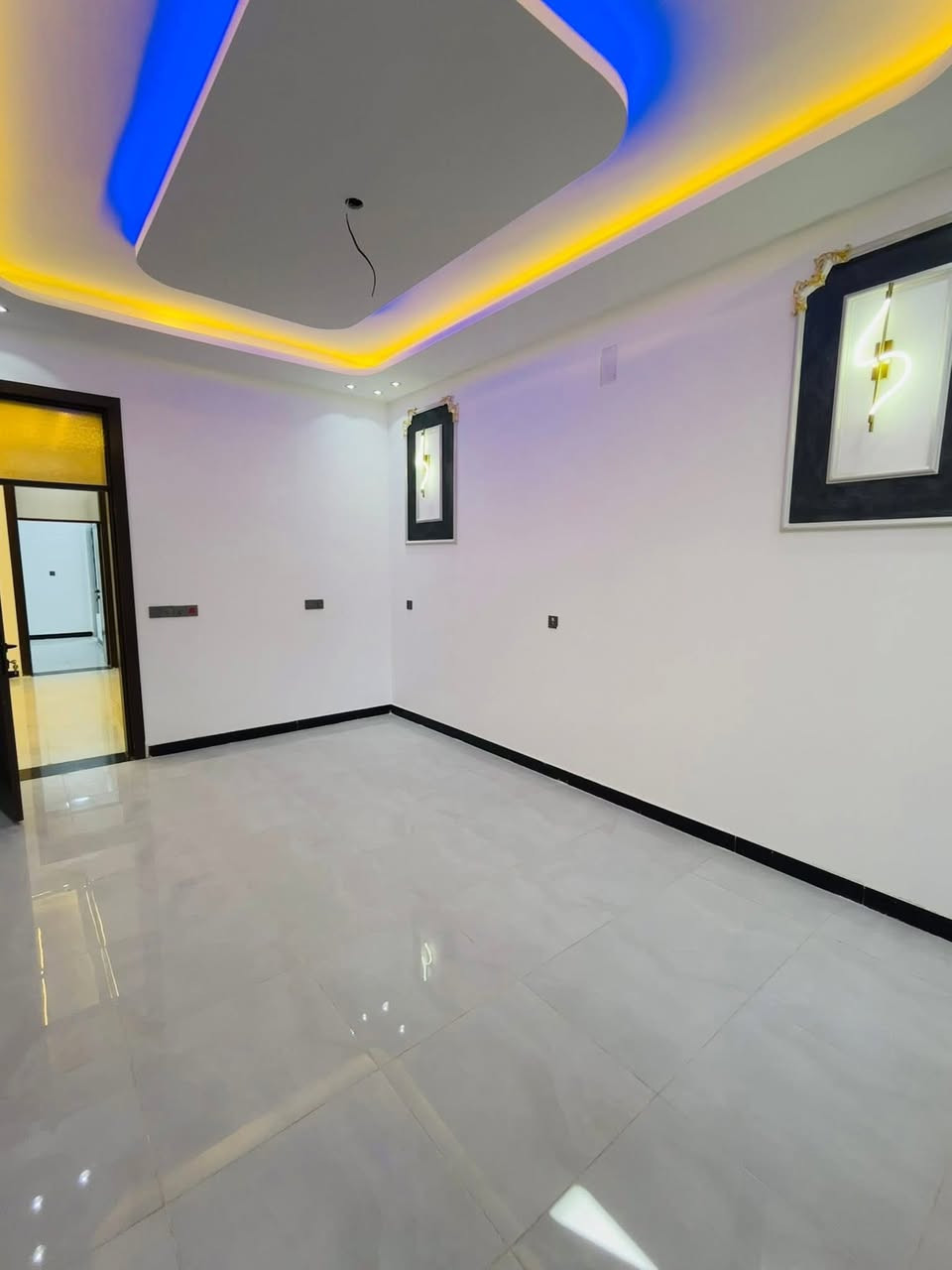 ✨ بسم الله ما شاء الله ✨
تمتع بأرقى وسائل الراحة والفخامة مع هذا العقار المميز 🏡

🔹 المساحة: 100م

🔹 الواجهة: 6.250م – النزال: 16م

🔹 فول مواصفات

البيت يتألف من:

🏠 الطابق الأول: استقبال واسع + مطبخ + صالة كبيرة + غرفة نوم بحمام ملكي + منور

🏠 الطابق الثاني: 3 غرف نوم + حمام

🏠 الطابق الثالث: بيتونه كبيرة

⚙️ المواصفات الفنية:

 • رفت 40 مع بتلو 10 (المجموع 50)

 • أرضية 60×60 مع حصو وبسيس تحتها

 • المطبخ والحمامات مطبوكة ألواح وليس سيراميك

 • نظام كاميرات وإنترنت مخفي

 • أبواب تركي أصلي + أبواب حمامات ألمنيوم

 • مغاسل تعليك مع مرايات نوع “توتة”

 • حمامات بخلاطات تركية أصلية

 • جبسن بورد + إنارة بروفايل ومخفية

 • بوكسات خارجية للغاز والماطور + تانك 1000 لتر

📜 نوع العقار: طابو زراعي – السند: 25

📍 الموقع: الدورة – البوعيثة – السلطان الثالث

🔑 البيت باسمي مباشر بدون دلالية

📞 للاستفسار 

اتصال / واتساب: ***********
