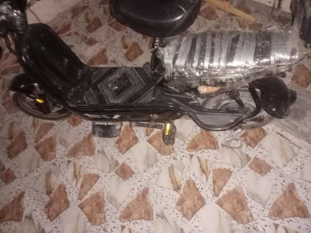*🔥 للبيع دراجة شحن كوري MR 2025 🔥*
*الحالة: نظيفة شرط تشغيل*
*الحجم: 14*

*المواصفات:* 
 *بطاريات انضاف* 
. *تايرات نظاف* 
*قفل مركزي + قفل تاير + بصمة* 
. *تشغيل عن بعد + بصمة + اسويج* 
. *اشارات + لايت + هورن كله شغال 100%* 
كهربائية فول ما بيها نقص* السرعه 60

*السعر: 180 ألف وبي مجال حك الجاية* 
*المكان: الموصل
*للتواصل: خاص


**إذا كنت صاحب هذا الإعلان وتريد حذفه لأي سبب، رجاءا أرسل رسالة إلى الدعم الفني**