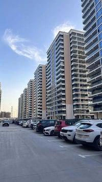 إذا عندك عقار 🏠 وتفكّر ببيعه، نرحّب بعرضه ويانا بكل أريحية 🙂 نوفر تسوي...