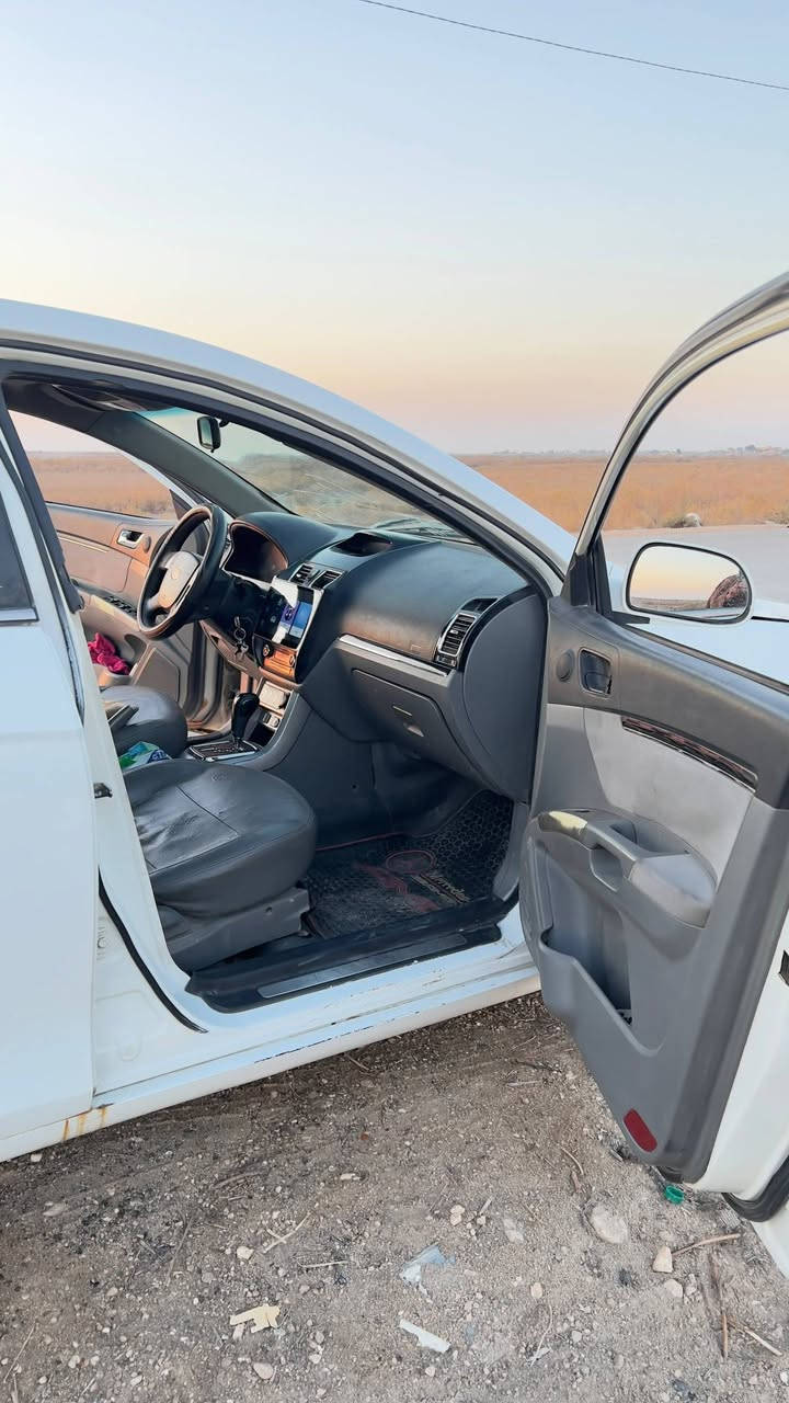 السلام عليكم للبيع
ام كراند سي 7 لون ابيض 
موديل 2014 
كير ومحرك كورله 1800 
سياره مكفوله من اي ضربه بيها لگاطات بل هلال مرشوشات 
حداديه وتخم تاير جدد 
تبريد خير من الله 
سياره جاهزه ماناقصها شي 
مكان السياره ناصريه جبايش 
للستفسار و
*********** 
0781 514 1571
