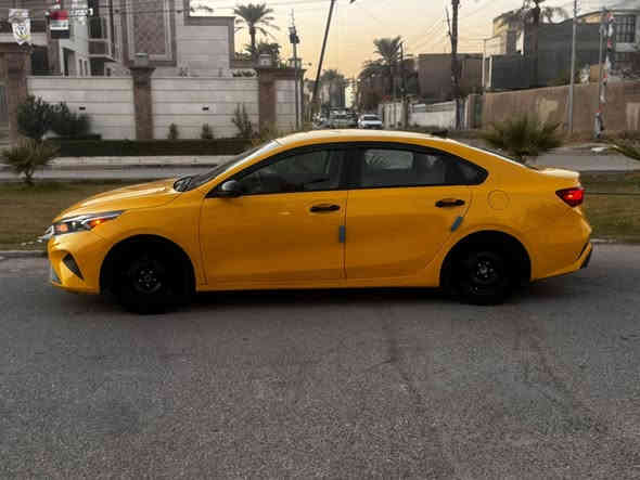 السلام عليكم  فورتي موديل22 مواصفات السيارة مكينه 2000 شاشه كامرة خلفيه رادار امامي  خلفي توقف ذاتي سعر 155 هاتف ***********
