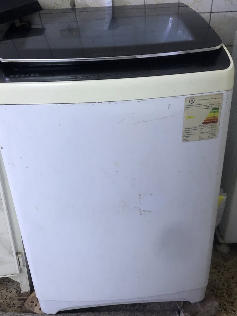 السلام عليكم غساله للبيع اوتماتيك الوزن ١٨كيلو  بيه بس الفراره مكسوره السعر ٥٠٠وبيه مجال 
الرقم ***********
