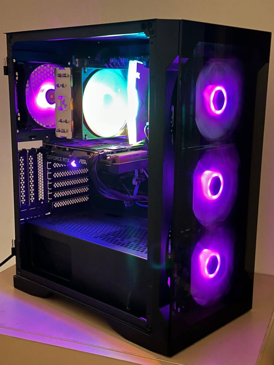 السلام عليكم تجمعية العاب قويه بسعر مناسب جداً
GPU RTX ASUS 3060 12GB 2FAN  RGB 
الكارت لا مفتوح ولا شي نظيف ١٠٠٪؜ 
CPU CORE I5 12400F  6 CORES 12 THREADS 
RAM T.FORCE  8X2 16GB 3600HZ RGB WHITE 
MOTHERBOARD ASUS PRIME H610M 
STORAGE SSD 256 GB
HHD 1000Gb 
POWER SUPPLY MSI 600+80 SILVER 
مبرد غازي AG400
CASE 4FAN ARGB BLACK COLOR 
متغير لاكثر لاكثر من عشر انماط 
تجمعية حلوه وبرانداته مرتبه 
جامه الكيس موجوده ✅

شاشه  كيمنك 

MONITOR gaming 
27 inch  
165Hz
IPS 
1MS 
ستاند كبير +RGB بالضهر لدات  
شاشه رهيبه  

سعر الكيس والشاشه مليون و100 الف فقط ✅
مكاني بغداد الدوره ✅
يوجد توصيل لكل المحافظات ✅


**إذا كنت صاحب هذا الإعلان وتريد حذفه لأي سبب، رجاءا أرسل رسالة إلى الدعم الفني**