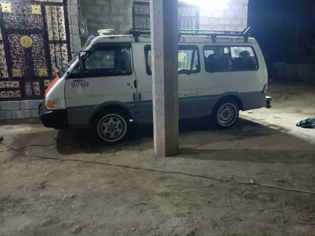 عندي سياره لبيع اريده 50  تخم تايرات اكسن سعاف جديد 96 كير مكفول سياره نضيفه رقم نكليزي مكاني ابو غريب خانضاري ***********
