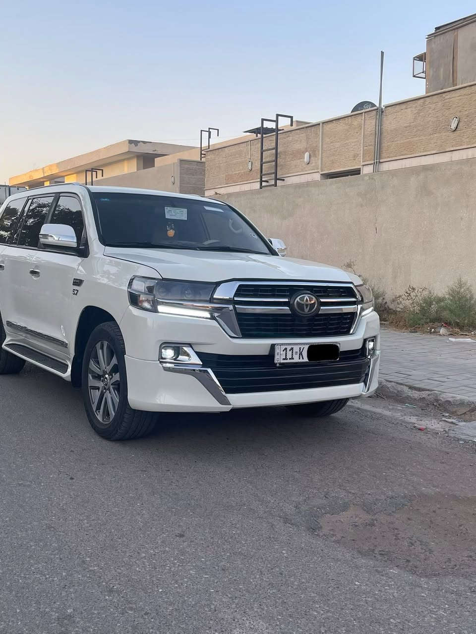 السلام عليكم لاندكروز موديل 2014  VXE V8 5.7 كاااااز محدثه 2021 السياره جاهزه مابيها نقص صدر تايرات باتريات تبريد ثلج ماشيه 110 الف رقم بغداد الجديد هزه جديده وبأسمي تحويل مباشر ملاحضه السياره محرك كاااز والسياره مصبوغه عااام مكان السياره بغداد ال كرخ حي الجامعة شارع الربيع السعر المطلووب 270 ورقه وبيها مجال شي بسيط للستفسار هاذا الرقم *********** ملاحضه السياره جانت درع ومرفوع  الدرع ب كامل اذا اكو مراوس عادي اراوس حسب القناعه شباب اني مسوي بيها سونار ومرفوق ويا الصور حته لا أتعبني ولا اتعبك وشكرأ
