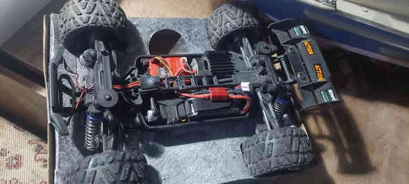 للبيع ٣ قطع احترافية شغالات بس يرادلهن شوية ترتيب السعر 45 الف
