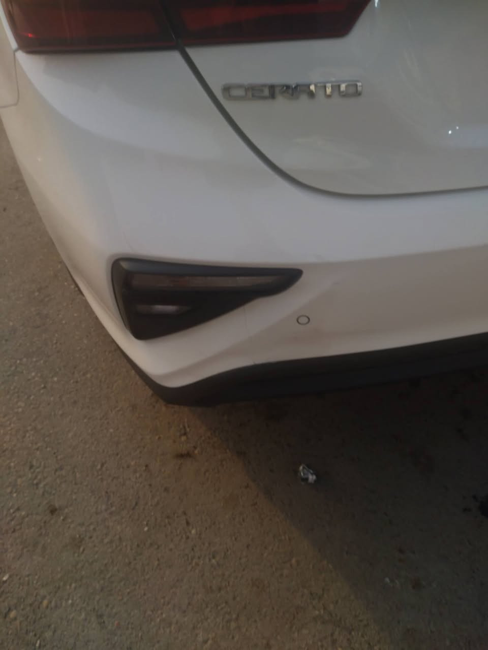 السلام عليكم..
للبيع كيا سيراتو  2021 رقم بغداد الجديد تحويل مباشر هزه جديد السياره مكفوله كفاله عامه عدا شخط بالباب العكس السايق وبارد مقدار شبر بالباب الخلفي ماشيه  66 الف حقيقي استخدام شخصي 
السياره داخل لونيين تبريد أمامي خلفي حساس خلفي خمسه ويل كب تخم تاير جديد باتري جديد السبير جديد 

السعر    /  160$ وبيهه مجال بسيط 
العنوان  /  بغداد  الصليخ الجديد 
للاتصال  / ***********
