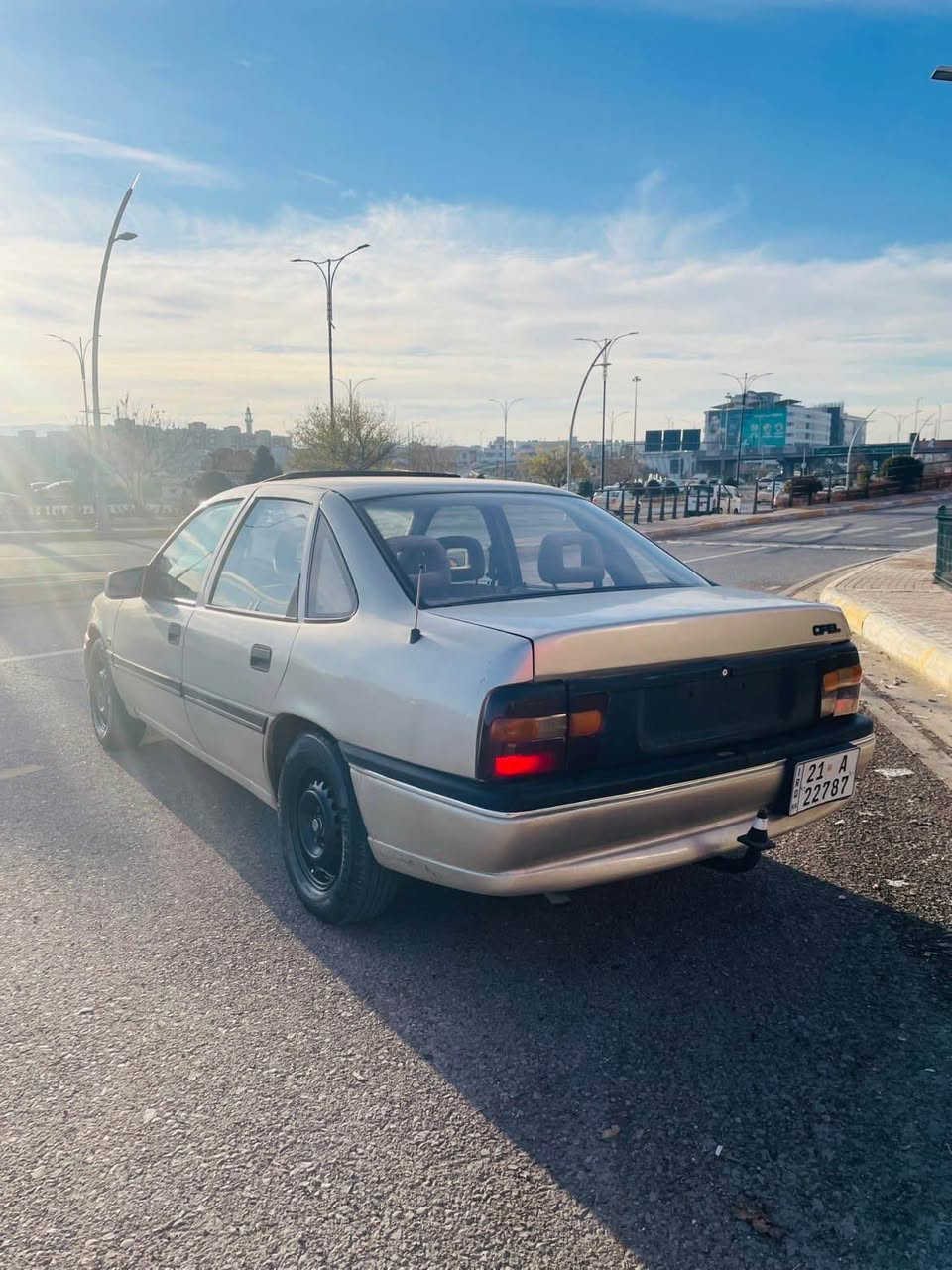 سەرەتا بەناوی خوای گەورە
ئۆپڵ ڤیکترا ی سنوق مۆدێل ١٩٩٠
سەیارەکە بیلاد خسوسیە کامل بۆیاخێکی جوان کراوە
تازە کامل پێشی داگیراوە مەکینەی تەشفیت کراوە
مەکینە ٢٠و گێڕ عادیە
سەنەوی ٩مانگە بەسەر چوە
٤تایەی تازە بۆ گۆڕاوە کامل مەسرەفی کراوە
سعری ٤٨$ و مەجالێکی برایانە
***********
لە سلێمانیم السليمانية, العراق
