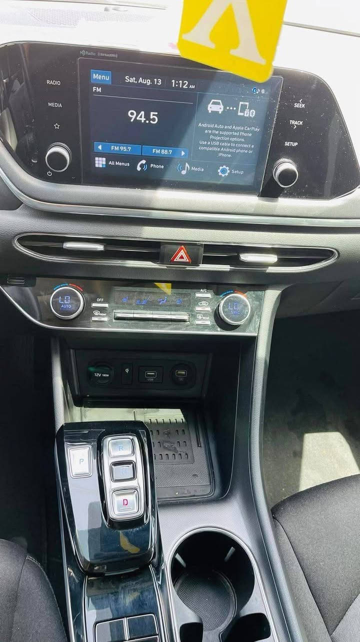 ((( مكلف بالنشر. )))
سوناتا 2020
فول مواصفات عدا الفتحة

محرك 2500
اربع انواع قيادة
 - كشن كهرباء 
بصمه تشغيل - ابواب - صندوق
تشغيل عن بعد
لد أمامي
لايت زنون  
فول تحكم استيرين
كير دكم
شحن موبايل واير ليس
شاشه دجتال
سايد بريك بصمه
شاشه اعطال 
رادار امامي - جانبي - خلفي - تحديد مسار
توقف ذاتي أمامي - خلفي 
حساس مطر
اشارة ترحيب

وارد امريكي الحادث تبديل باب الصدر نفس اللون
رقم معوقين ذي قار السعر ( 165 ) بيها مجال
للتواصل  *********** مكان ناصريه

    ((( مكلف بالنشر  )))
