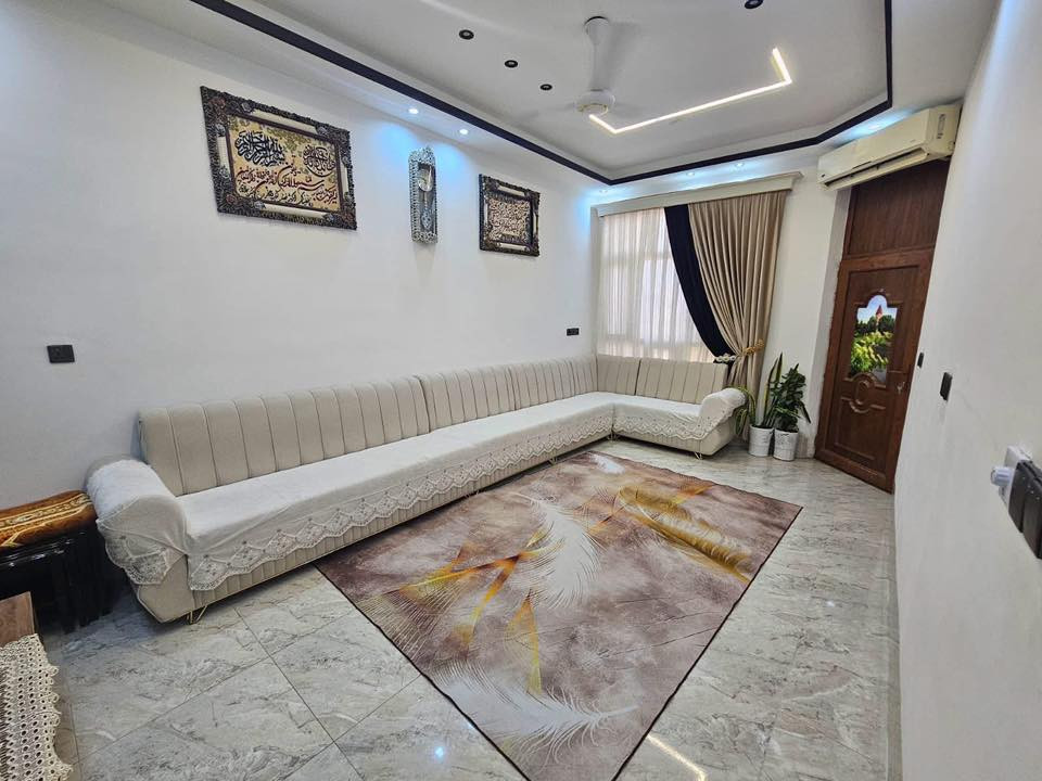 #اعلان

#دار_للبيع_طابو_صرف_بيع_مستعجل

#المساحة. 100 م مربع واجهة 10 م 

#الموقع_مميز سايدين جامع الراشدين ال 55 على التجاري  بناء حديث

#المحتويات طابقين يحتوي على 3 غرف نوم هول واستقبال مطبخ صحيات كراج 

#السعر 102 مليون
للاستفسار الاتصال بالرقم :*********** 
او زيارة مكتب اق صو سايدين كوباني قرب صيدلية غصن الزيتون
