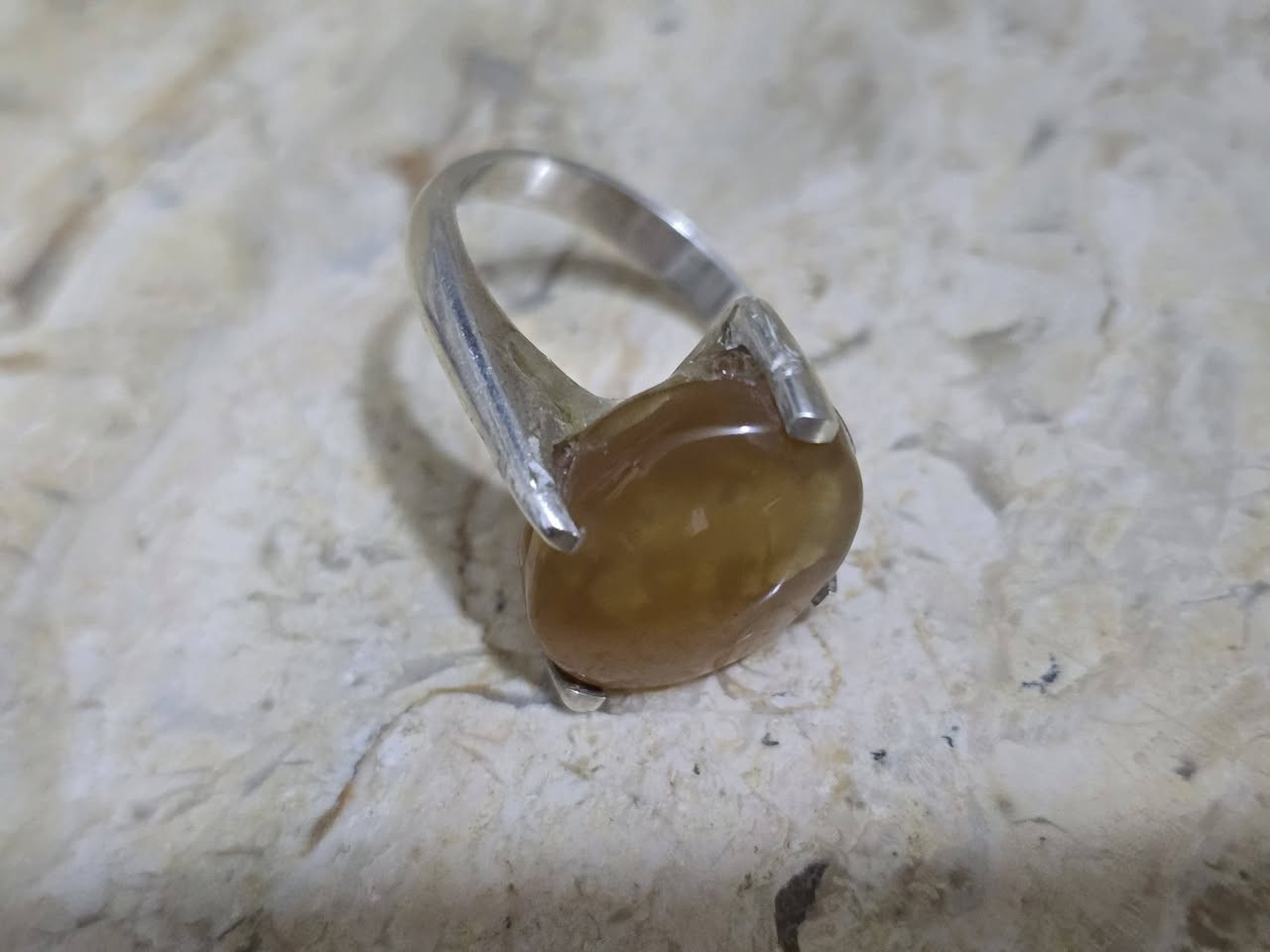 للبيع  ***********
او مراوس بسوار او زنجيل فضه
