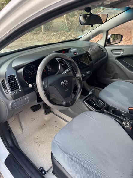 السلام عليكم 
كيا سيراتو ٢٠١٧ مواصفات عادية 

نضيفة جدا 

بيها بارد بالدوسة الي جوه الباب فقط 

ماشية ١٥٦الف 

كير ومكينة مكفولات 

مدرشمة كلها ارضية وكشنات وصندوك 

سيارة شغل واطلع كل نقص مابيها 

محرك ١٦٠٠ سي سي 

السيارة باسمي تحويل كبل 

مكانها بغداد الجديدة 

سعر ١٤٠ وبيها مجال قليل

‭٠٧٧١ ٣٩٥ ٢٢٦٠‬
