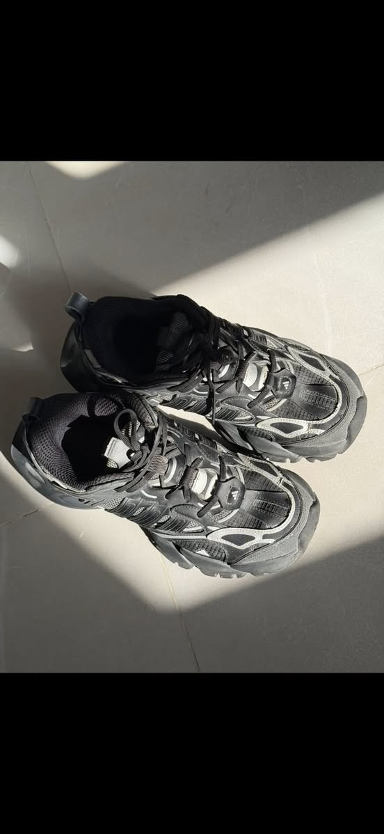 اديداس قياس 42-43🔥 اخذه بسعرك مكاني بغداد علي الصالح  واتساب ***********
