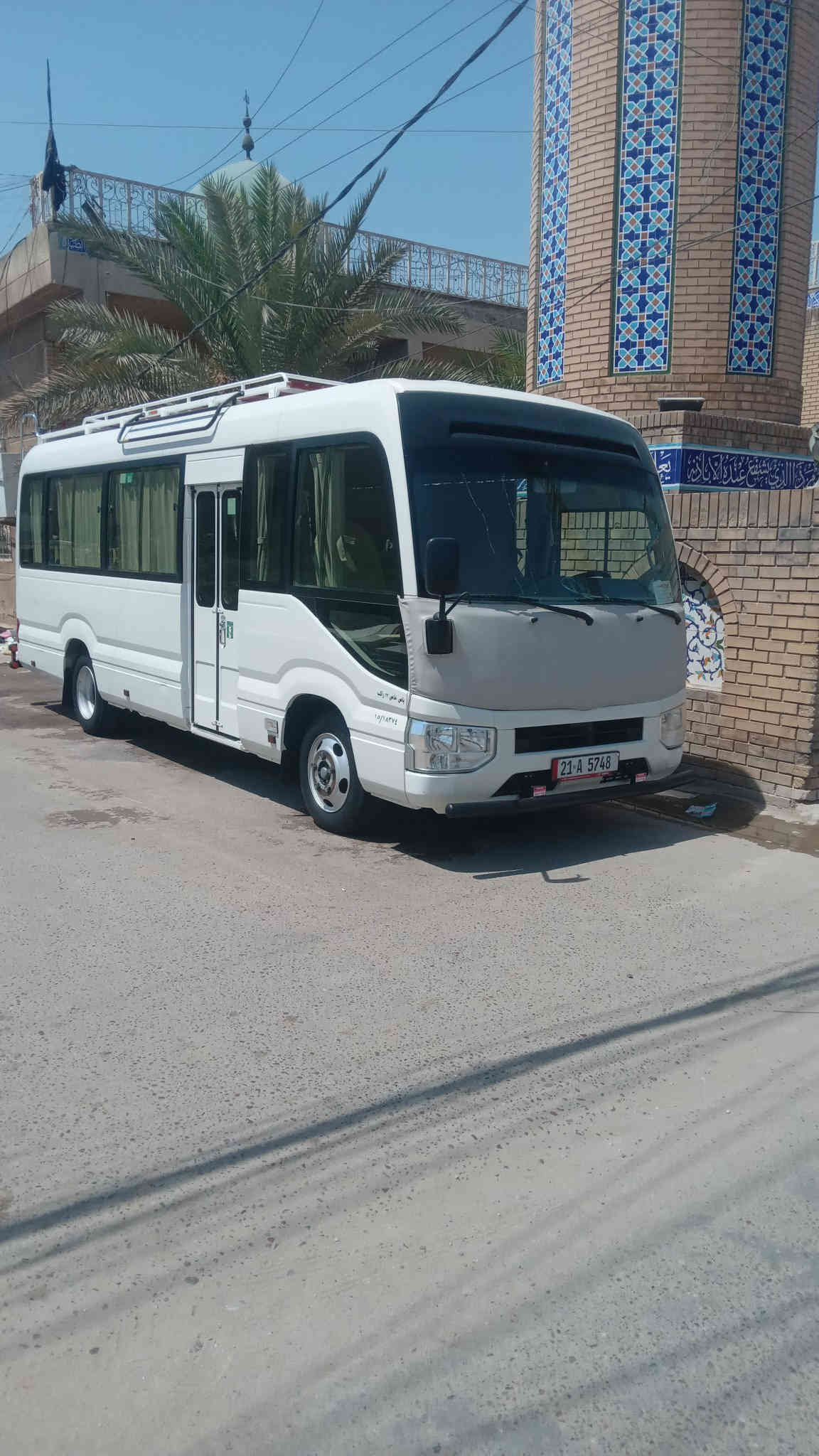 السلام عليكم 
كوستر للبيع او مراوس ب ١٧ 
السيارة موديل ١٩ سيارة كفالة عامة سيباية وادرعة و درج قلاب ستاركس نزالات فتحت تانكي عصام السيارة فول عصام تخم تاير تبريد محور سيارة بأسمي مصفرة هيئة وغرامات سعر السيارة ٥٣٠ العنوان بغداد الشعلة رقم الهاتف ***********
