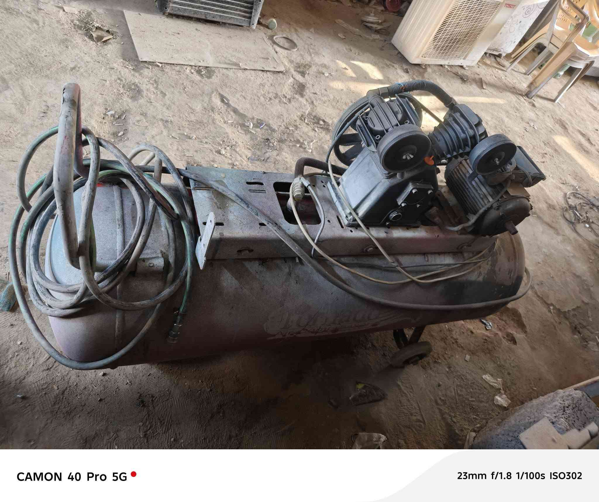 كمبريسر للبيع
الحجم 300لتر تاروسة جديده ثنين بستم ماطور كهربائي صوندة 15متر السعر 300 
رقم الهاتف *********** مامتواجد عل فيس 
مكاني نجف حي الميلاد.
