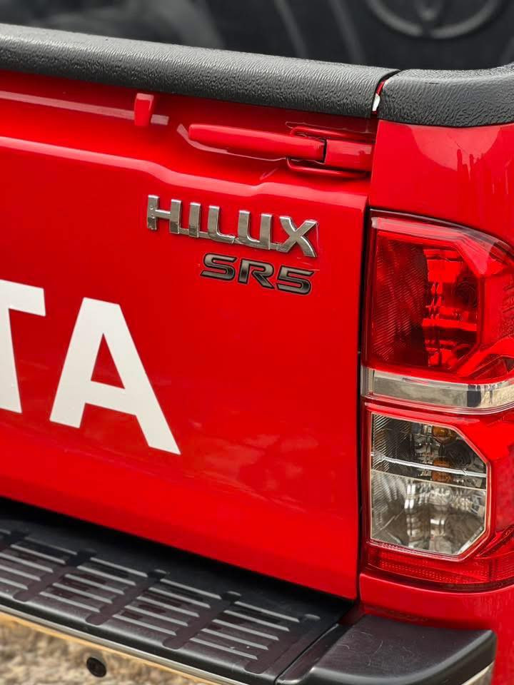 يا الله السلام عليكم بيكم هيلوكس 2015 السياره مكفوله كفاله عامه كويتي باب اول السياره اجمل من الصوره ماشيه 60الف مكان السياره الكوت السعر قفل🔐 220   ‭0786 698 2321‬
