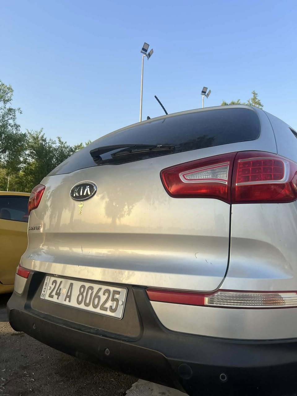 سبوتج 2011
للبيع سبورتج 
2011
بدون حادث بدون ضرر فقط بيها بوند مبدل جارد شويه
رقم دهوك هزه جديد سنويه جديد 
ماشيه105km
سعره راح يكون 136بيها مجال للشراي 
مكاني موصل حي المصارف
للتواصل ***********
***********
