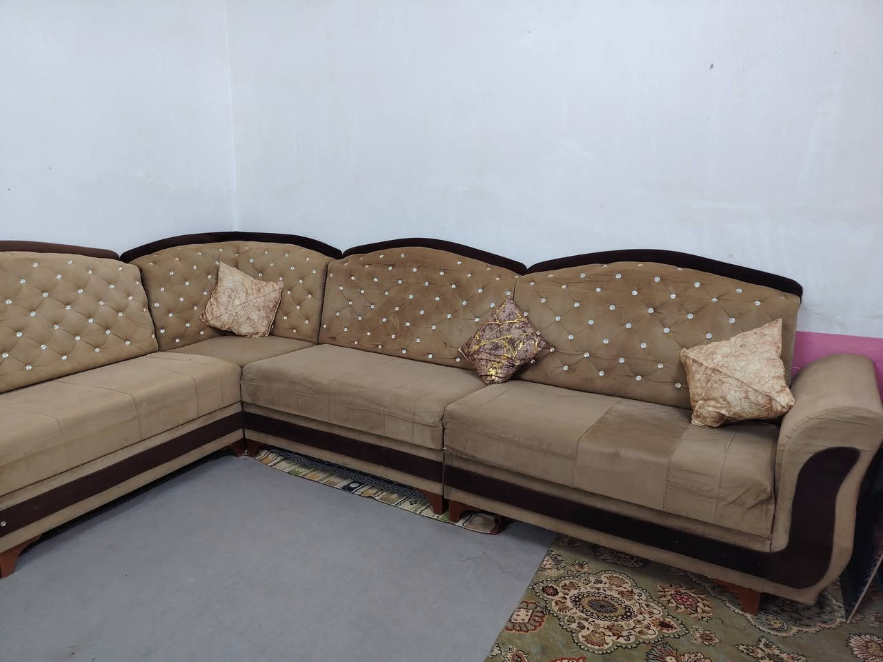 ديوان للبيع تزكام كلش نضيف 9مقاعد السعر 200وبي مجال العنوان كربلاء بدايد امن الداخلي يوجد توصيل داخل كربلاء الستفسار ***********
