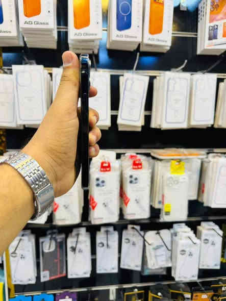 السلام عليكم 

iPhone. 12. pro. فقط
الذاكره:-512❤️‍🔥
البطاريه:-100‎%‎ اصليه.🔋
فيس ايدي شغال✨
نموذجM شرق اوسط🤍
الجهاز كوله شغال مابي اي خلل مبدل شاشه اصليه 3 خيارات فقطط
العنوان:- بغداد جميله🌷
الاتصال:-***********
السعر:- 280 قفل 💎
