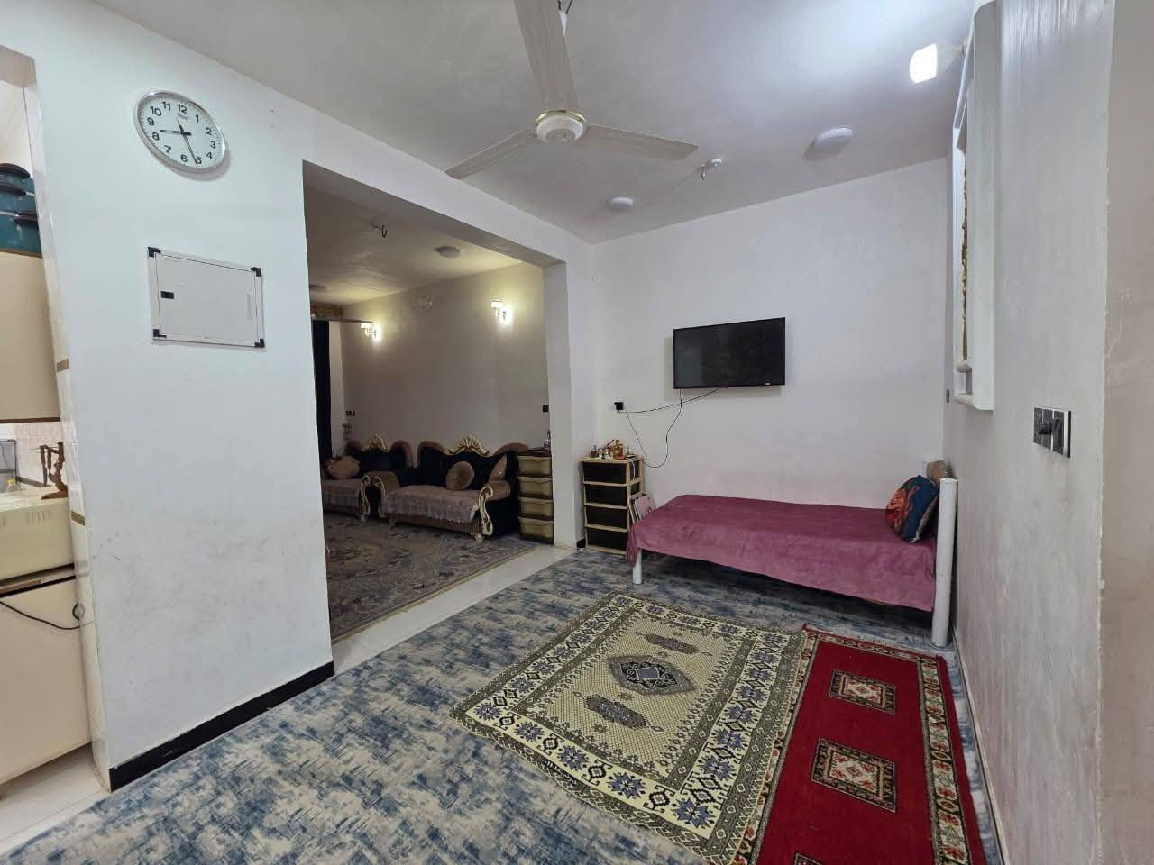 بيت طابقين للبيع طابو زراعي سند 25 تحويل موباشر المساحه 120متر بناء حديث درجة اوله العنوان بابل شارع 80 خلف البانزيخانه الجديد رابع فرع 
***********
