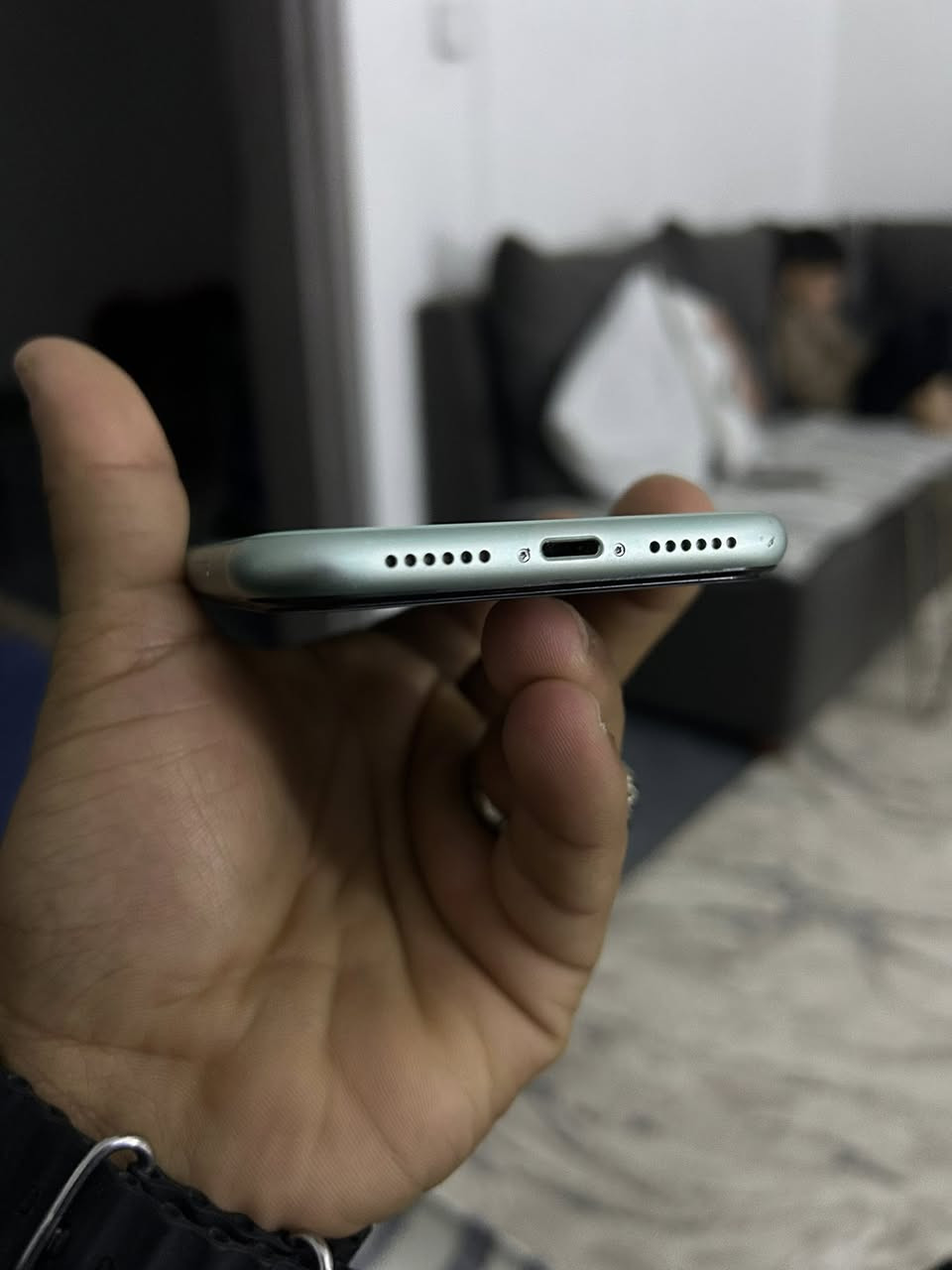 سلام عليكم ايفون 11 للبيع جهاز كبس ما مفتوحً بلاد ذاكره 64 تك سم بطاريه 79 سعر 260 وبي مجال بسيط ***********
