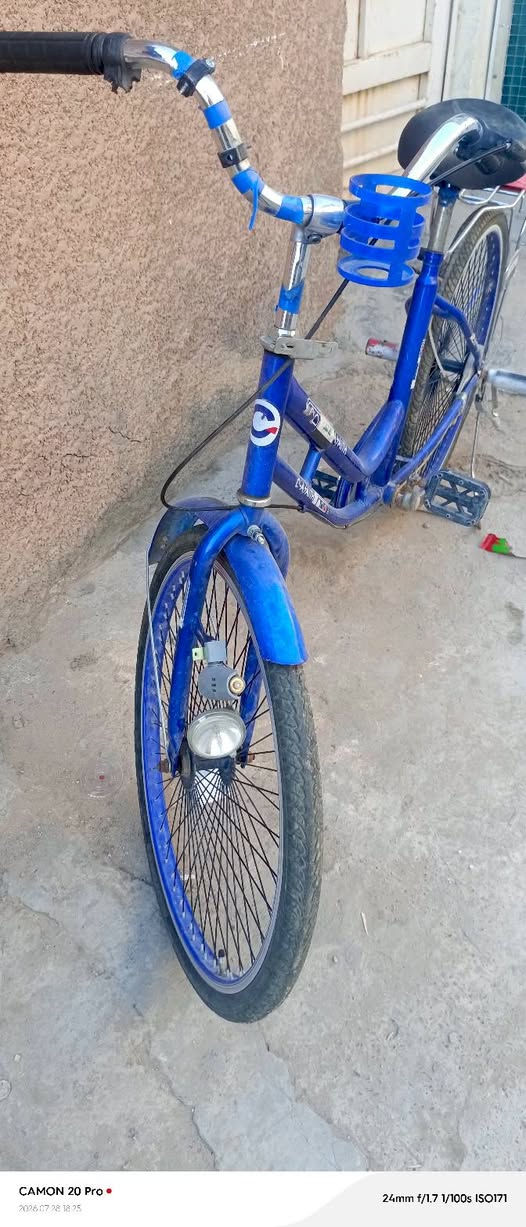 ٣ بيسكلات بيع بس الازرق جاهز وجديد ريده ب٤٥
الجبلي BMX بيه بجوب خلفي تايراته جدد ب٣٥
والياباني الجبيرر بيه جوب امامي ٥ ختوم بيه 
ب٤٠ 
*********** واتساب
