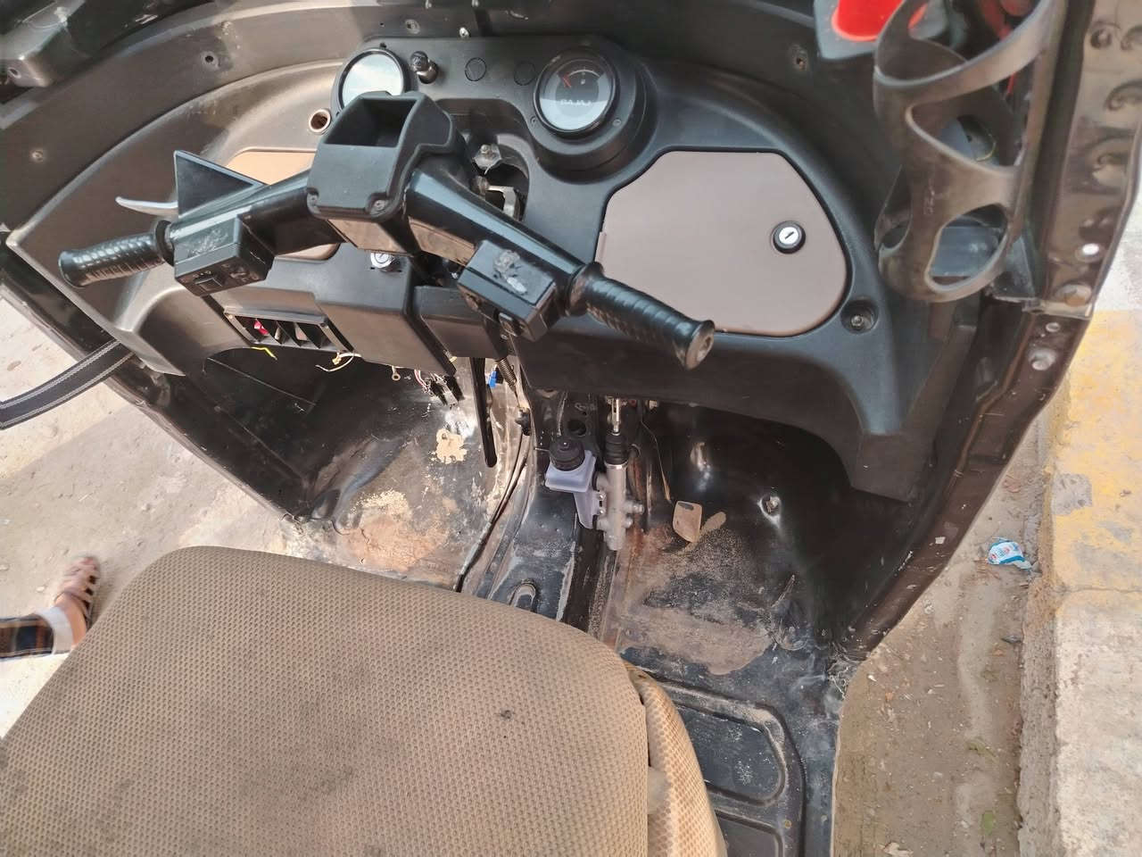 السلام عليكم تكتك البيع موديل 2019/12/31محرك خير من الله  تكتك كبل الشارع كهربائيات كله شغاله دبلات القم تايرات كله جديد الويات ضفاير مري كله جديد المحرك بي ضمان سنه ترايه وين مايعجبك اوراق مكاني الدوره السعر 5مليون رقمي ***********5
