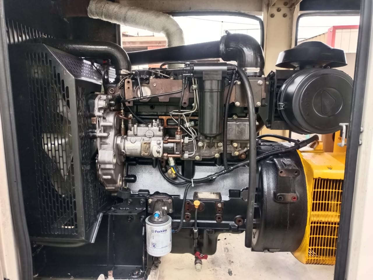 يوجد لدينا مولدات بيركنز بريطاني 
موديل حديث  حجم المحرك  4 بستم 
حجم التوليد 100 كيفي 
 إنتر كلار توليد فرنسي لوري سمر 
للإستفسار اكثر اتصل عالرقم وادلل  او واتساب 
أبو علي  ***********
يوجد لدينا جميع أنواع المولدات 
متوفر توصيل لجميع محافظات العراق
