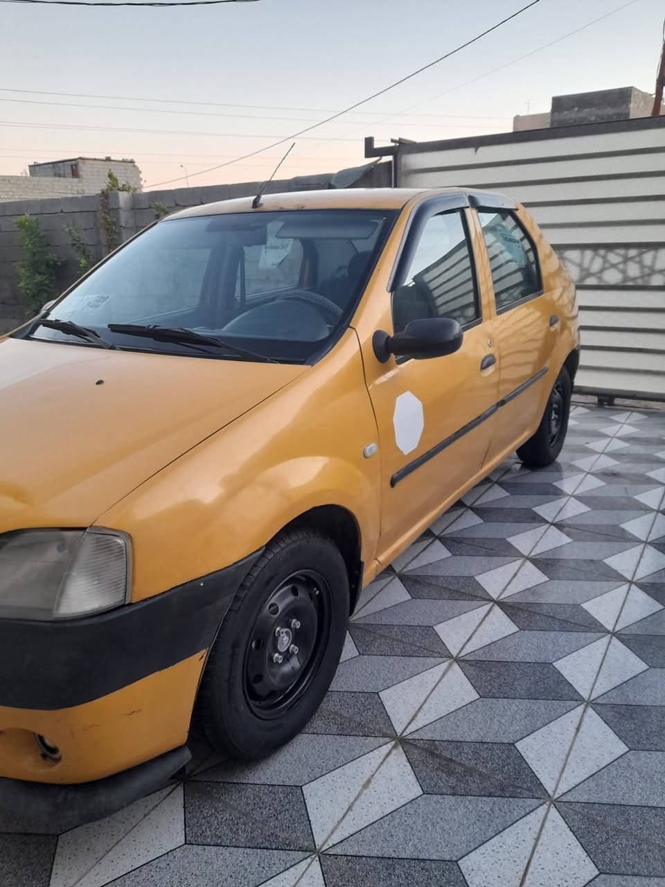 السلام عليكم
رينو لوكان بغداد نكليزي بسمي للمراوس
 جاهزة كبل للشارع شعندك نزل 
*********** وتساب
