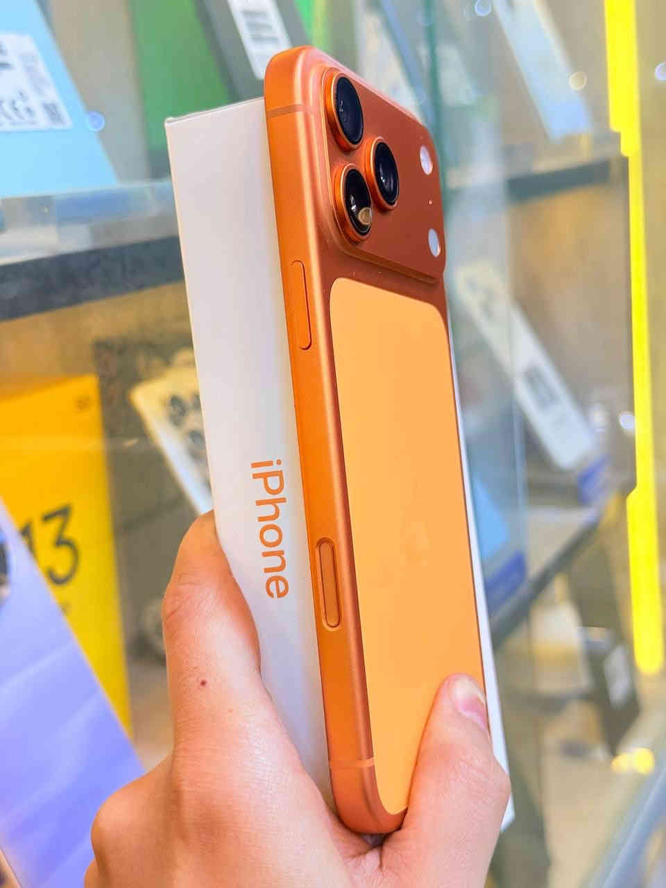 أيفون17 برو ماكس عربي شرق اوسط ماستر  تك سيمكارت  ذاكره 256 بطاريه 100 جديد بعده ممبدل بي شي مع ضمان 5 ايام نضافه 100‎%‎ كامل ملحقاته اعتبره فاتحه بيدك من الكارتونه وتر بروف عل حاسبه كله نورمل السعر 1890 الف  
 بغداد البياع شارع 13 مقابل الحمام مال البياع مركز الريس للموبايل مجاور مكتبه ميم
***********
