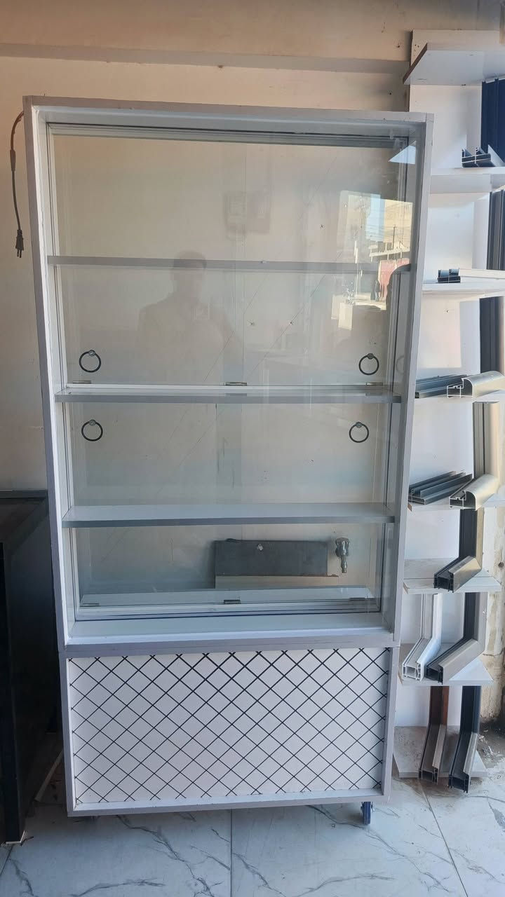 جام خانه مستعملة ايام قليلة للبيع
السعر 220 وبيها مجال بسيط

للاستفسار التواصل على ***********
