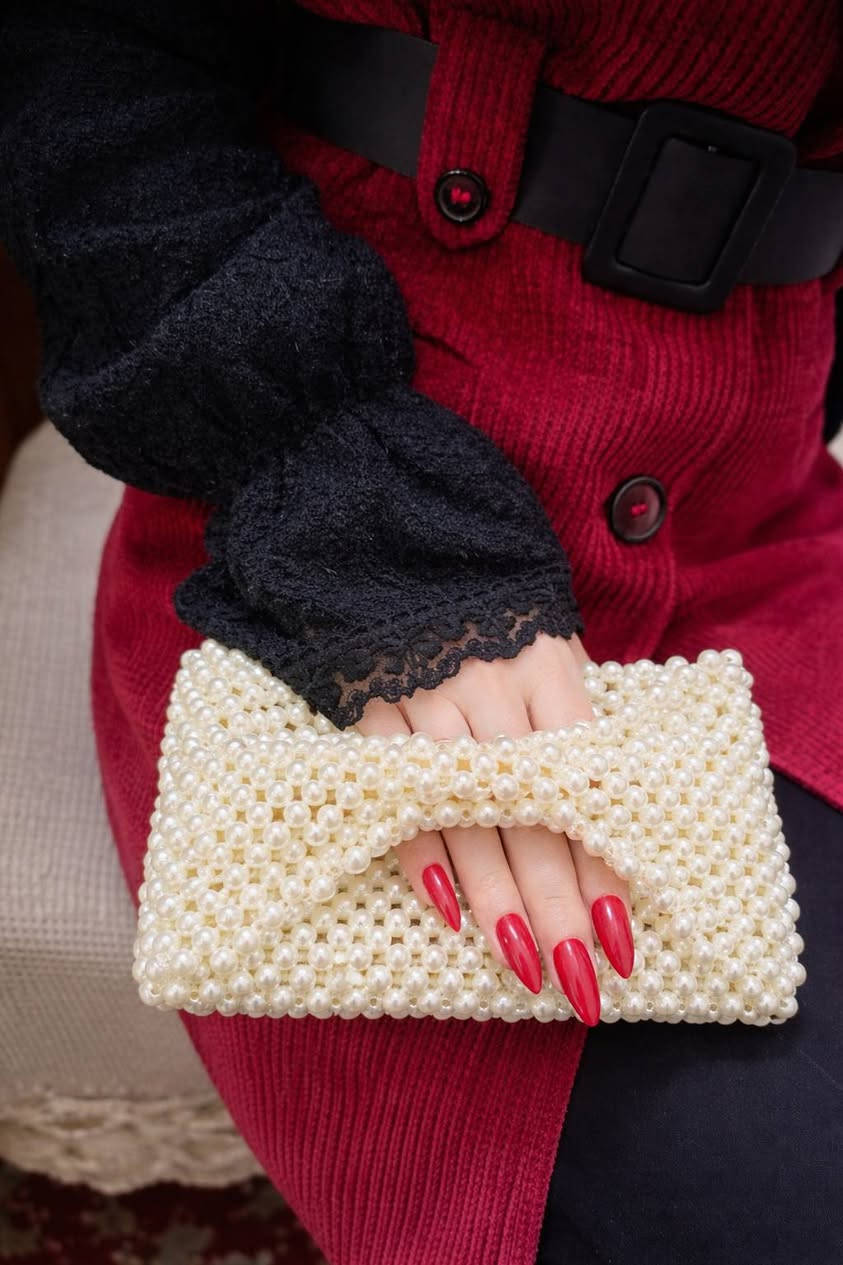 إذا تحبين التميز وتدورين على شي يخلي إطلالتچ مختلفة، هاي الحقيبة راح تكون خيارچ الأول… لأنها بكل بساطة تلفت النظر بدون ما تحچي 🤍مع رباط لولو يكمل اناقتج ويتمشى مع عدة ستايلات ⭐
يوجد خدمة توصيل لجميع المحافظات💫 
تكدرين تغيرين الون والخرز حسب الطلب  
#لولو #خرز #هاندميد


**إذا كنت صاحب هذا الإعلان وتريد حذفه لأي سبب، رجاءا أرسل رسالة إلى الدعم الفني**