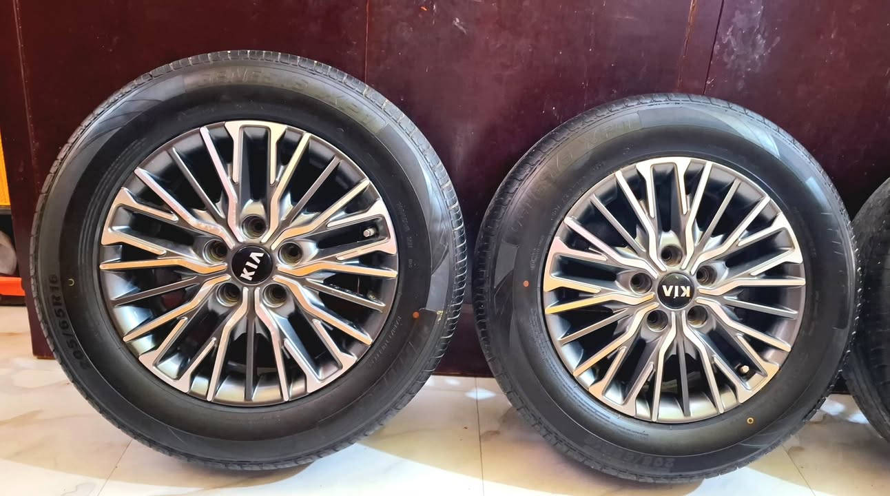 تخم ويل كب جيتي حجم:16 (205/65 R 16)
 جديد لاعواج ولاكسر ولارجه وياه تخم تاير كلش نظيف مكاني بالشطره
***********
