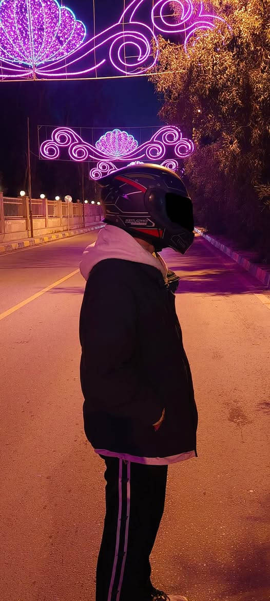 سلام عليكم خوذه فچ قلاب ل بيع خوذه نضيفه استخدام قليل ولخوذه ماركه tz  رايدها ب 45 وبيها مجال حك جيتك + الخوذه ب صور كلها تراب لين تاركها فتره *********** بيه واتساب
