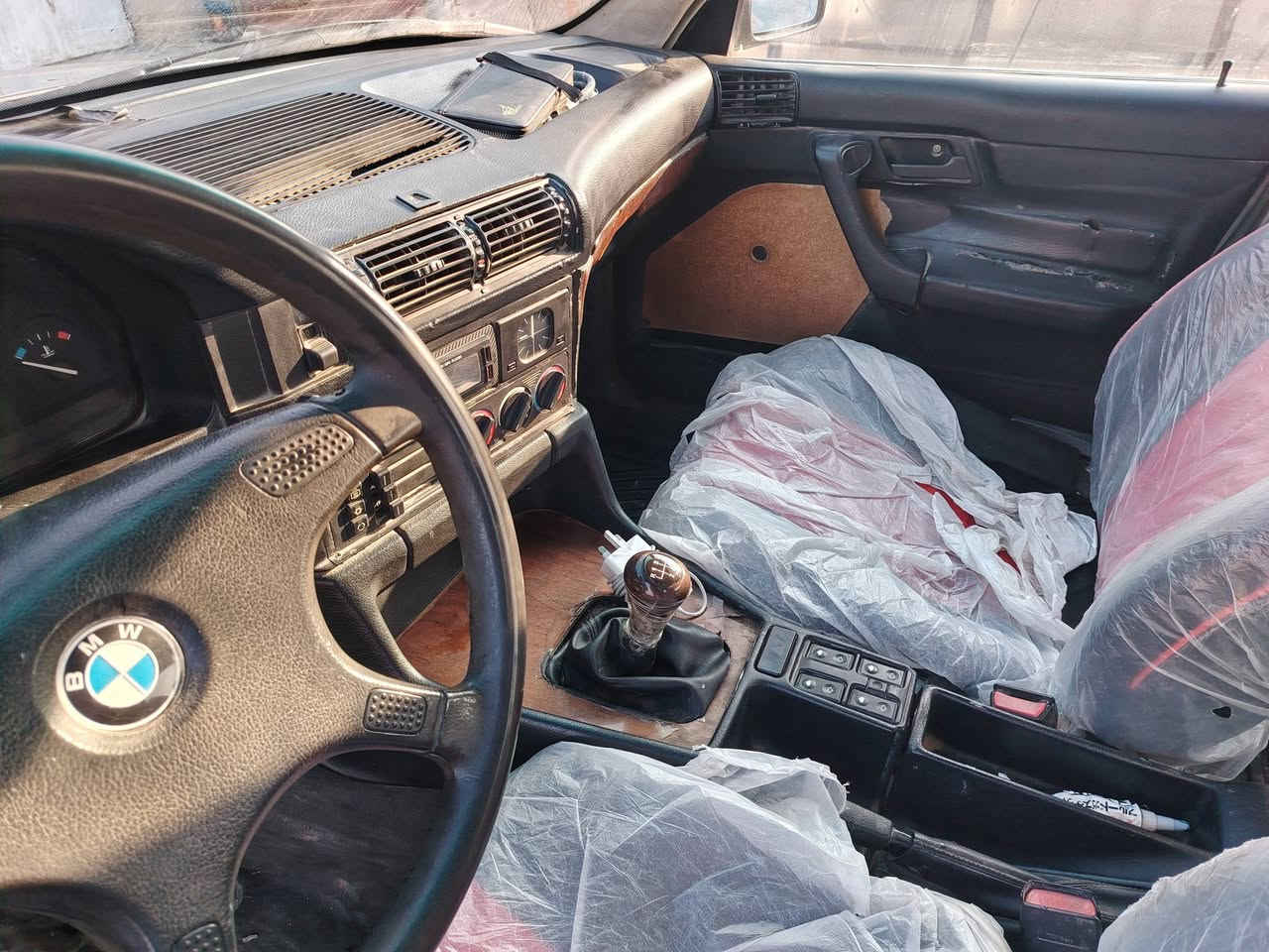 السلام عليكم
بي ام 525 للبيع فقط

مسكر تك فانوس كير عادي سنويه بأسمي للـ27 تحويل مباشر

السيارة خير من الله عوزها صبغ عام فقط وصدرها شوي تعبان تريد 5 ورقات السيارة تصير تخبل بس والله محتاج فلوس واريد ابيعها

السعر المطلوب 35 والشراي بيه خير ويدلل

للاستفسار اكثر اتصال***********
