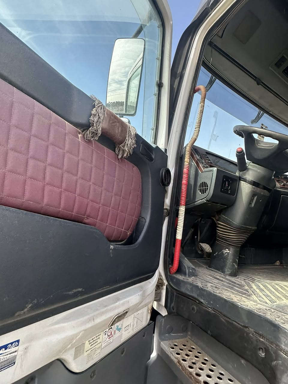 سلام عليكم اكتروس لل بيع موديل 2001 فول مواصفات سيارة كفالة الشاصي كفالة الكير محرك كفالة رقم بغداد باسمي السيارة ما مشتغلة ب عراق عليها عربانة 4 محاور مربوطة وكاملة الرأس تخم تاير ابد ما مشتغل بيه العربانة تايراتها نص عمر السيارة جدييدة وخير من الله رقم بغداد 3 لوحات و تحويل مباشر 
لل اتصال 
***********
