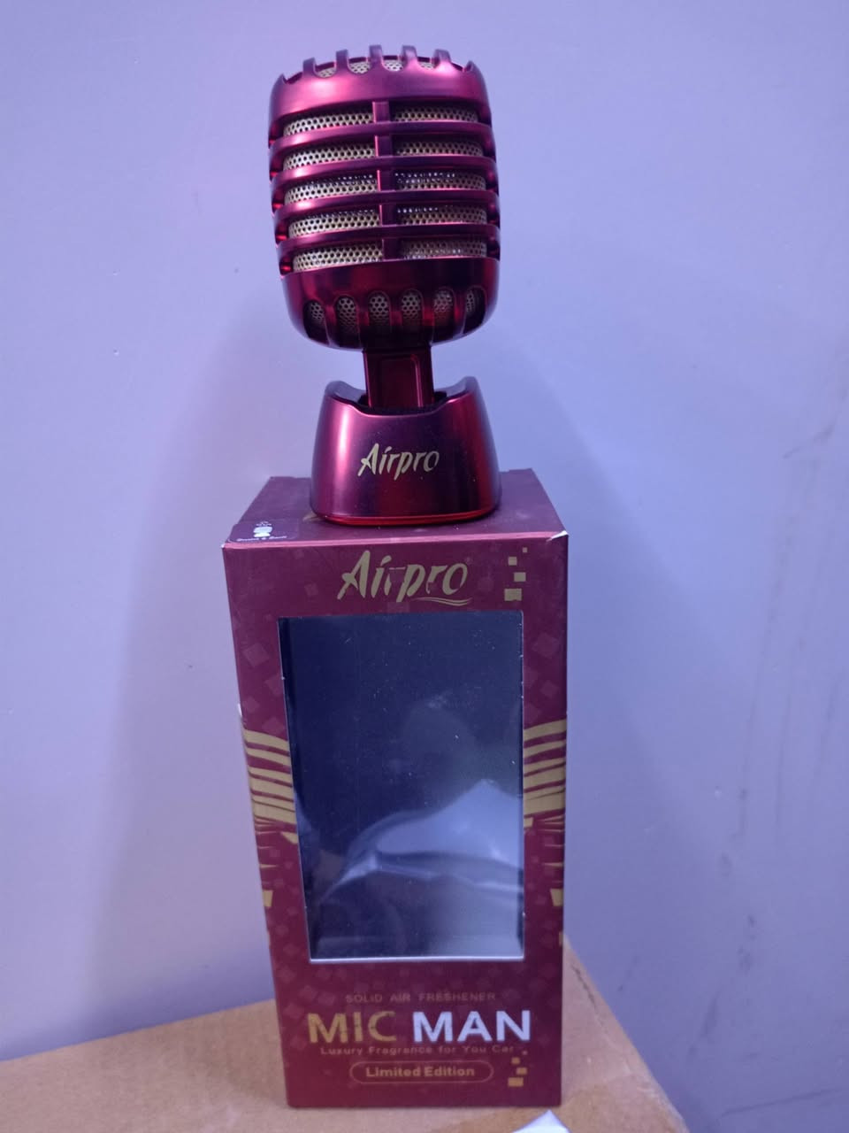 جهاز معطر سيارات... ماركة أصلي.....عطور فوائحان......الجهاز يحتوي على ثلاثه شرائح معطره....سعر القطعه 3000 ألف دينار...... الامازون للماركات الأصلية.... العنوان الديوانية شارع الاسكان الرئيسي مجاور مجمع كفيل كربلاء.........***********
