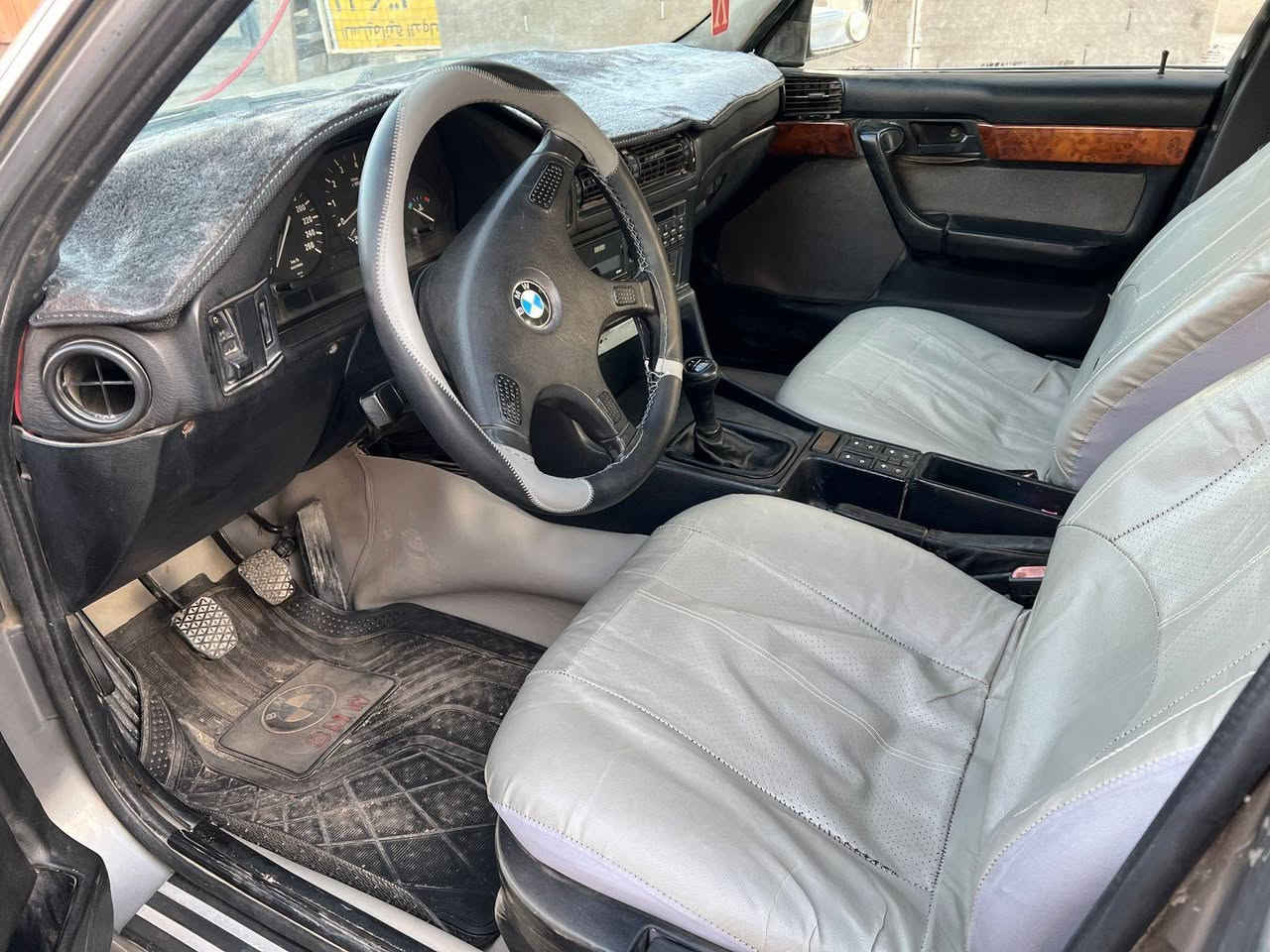 للبيع بي ام موديل 9١ حجم ٥٣٥ كير عادي محرك حاويه جديد  كير وكلج وصينيه جدد حداديه امام وخلف جدد تخم تاير + ويل خليه صار اسبوع من اخذتهن جدد تبريد شغال كهربائيات شغاله لايت زنون هزه صار شهر من دخلت سنويه ل٢٠٢٨ باسمي تحويل ثاني يوم رقم دولي بغدادالسعر ٤٥للاستفسار /*********** مكان بغداد
