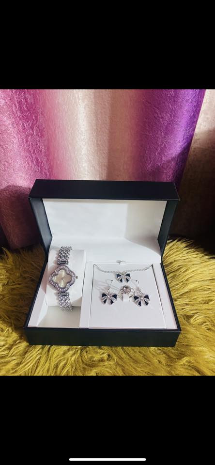 هدايا عيد الام❤️🥹❤️
السعر 20 الف مع توصيل مجاني وعلاكه هدايا . 
للحجز واتساب على ***********
تتوفر خدمة توصيل داخل الفلوجة ومحافظات العراق 
عنوان فلوجة حي المعلمين الاولى
