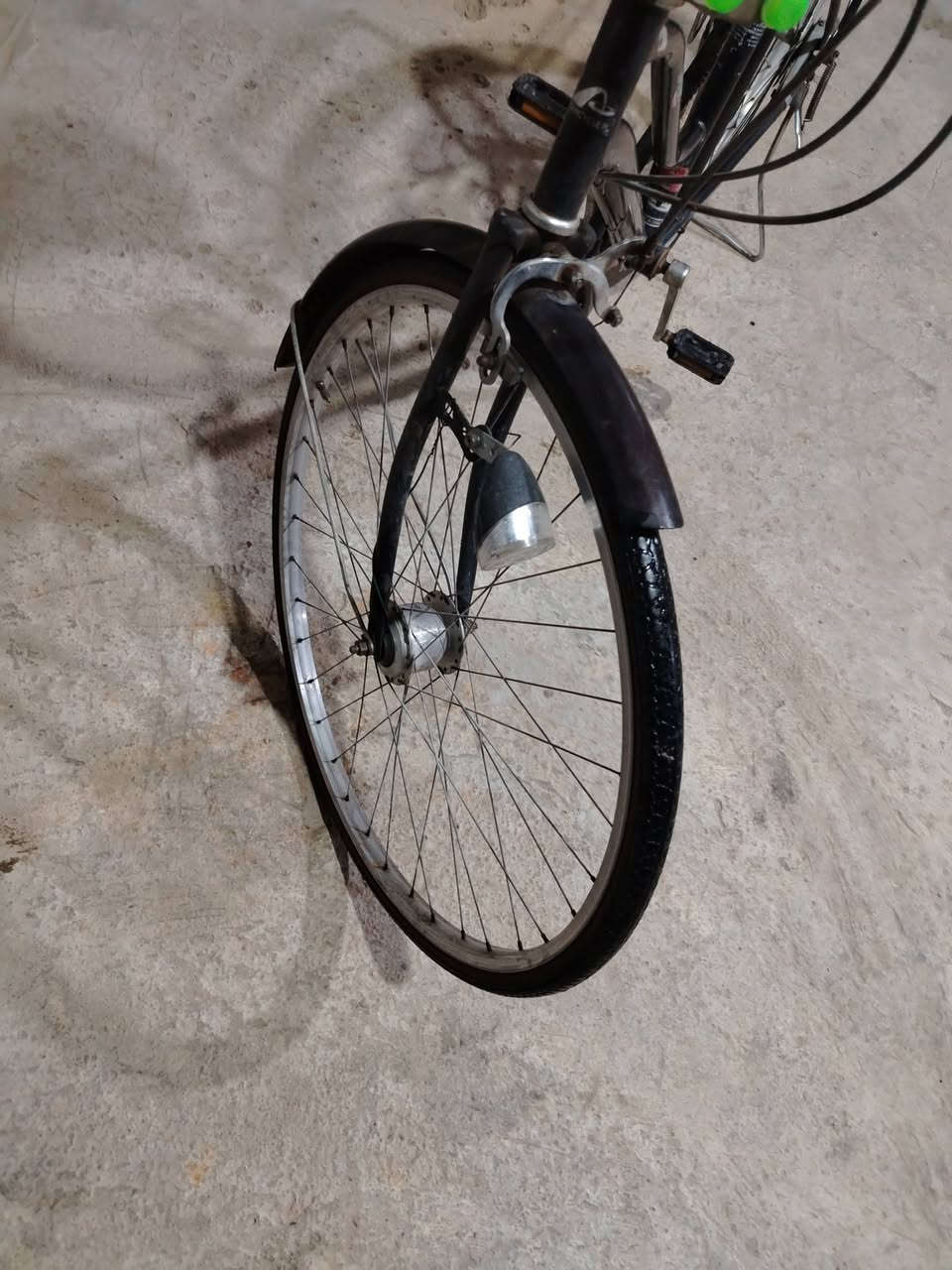 اسلام عليكم للبيع حجم ٢٧ كير وحساس ٧ نمر حله نادر الثالثه السعر ١٠٠ ***********
