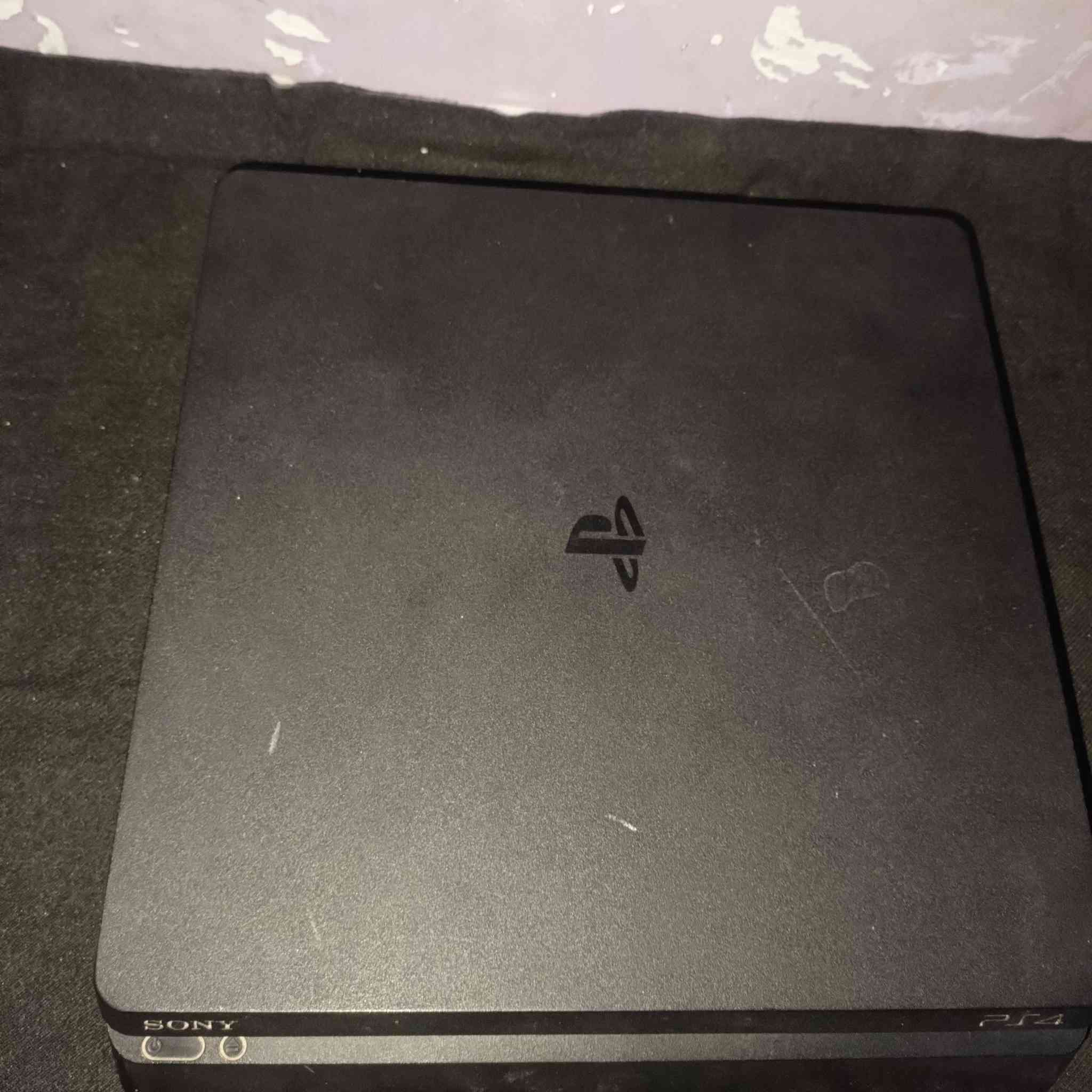 السلام عليكم ورحمه الله وبركاته بلي 4 سلم نضافه 100/100. ما مفتوح مستعمل 5 اشهر السعر 300 الف الاستفسار ***********واتساب. المكان البصره
