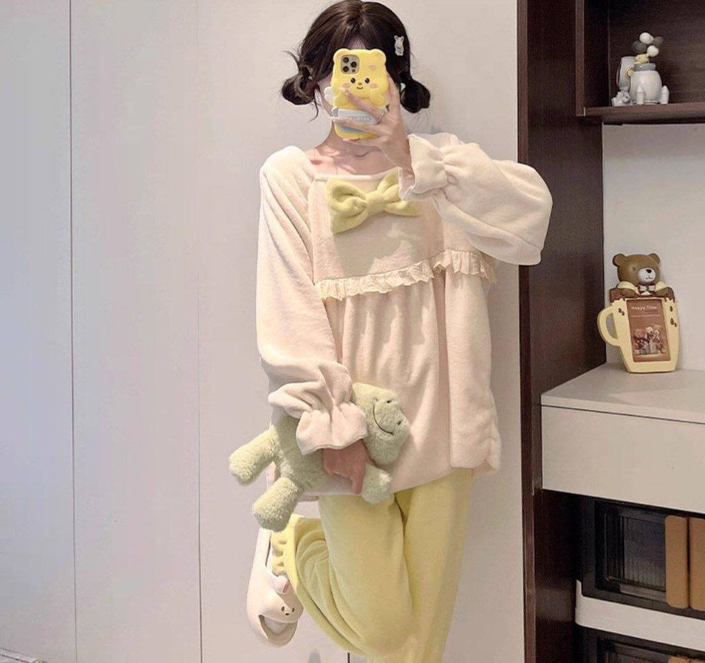 صباح الخير وصلت لدينا احدث موديلات من تراك بناتيه ونسائيه حصريا من محلات بِنِتّ الباشا سعر ١٥ ااف قطعتبن ٢٥ الف لحجز اتصال او مراسله صفحه محل على واتس اب انستا فيس بوك على رقم *********** عنوان /كركوك طريق بغداد مجمع منصور التجاري مجاور منفذ البورصة. يوجد توصيل 🚚
