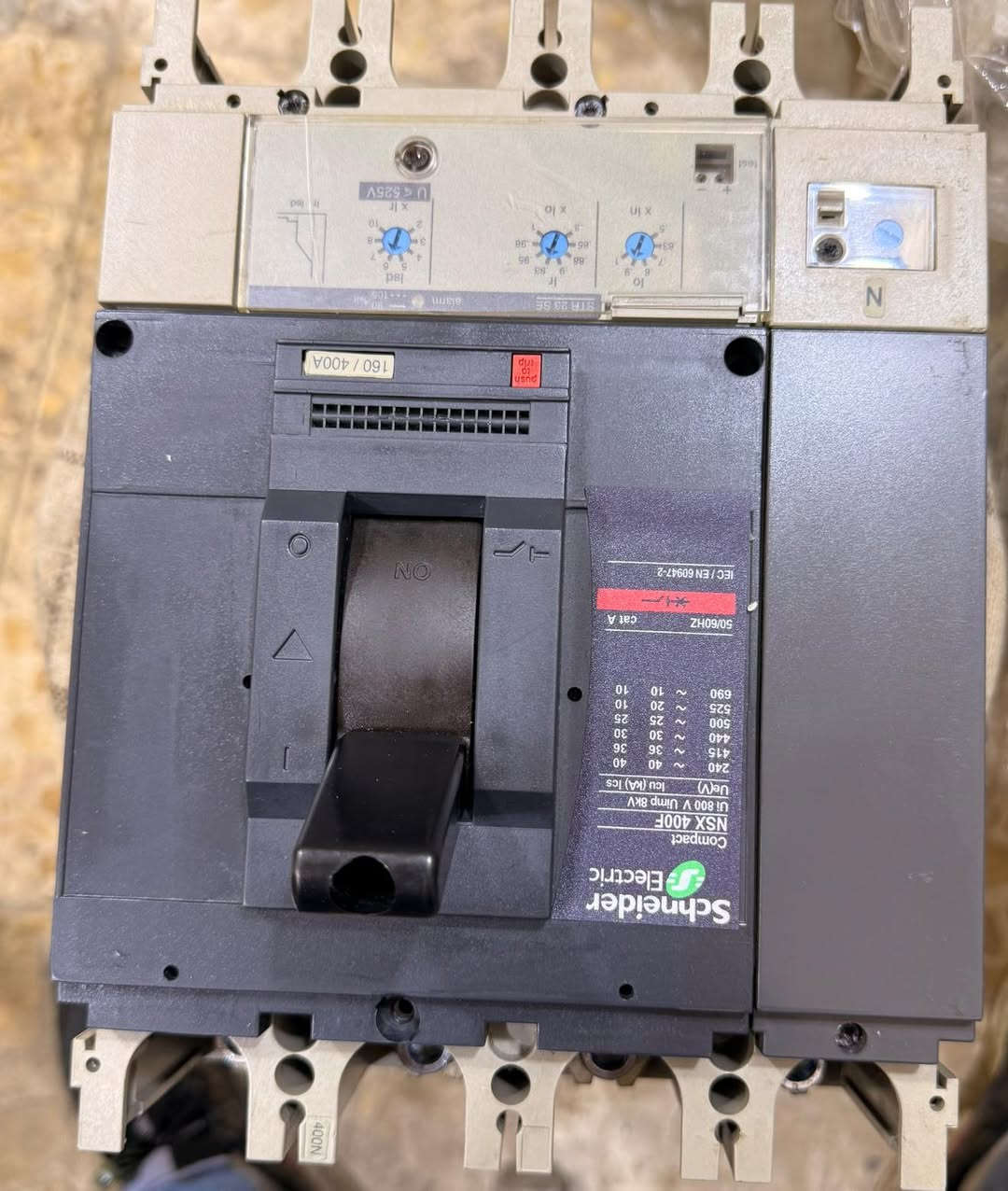 السلام عليكم تتوفر قواطع اصلي باله / Mg+شنايذر 100A/125A/ 160A/200A/250A/ 400A/ 630A/ 800A/ 1000A/  أتواصل ع رقم واتساب ‭***********‬
