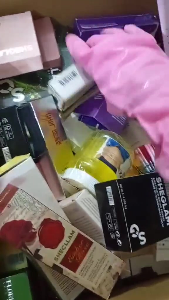 كرتون مكياج قطع قليله عنايه الأكثر شيكلام وبي سبلاش يارا ورموش وصمغ رموش واظافر تعد 90قطعه تقريبا بسعر 65 توصيل مجاني


**إذا كنت صاحب هذا الإعلان وتريد حذفه لأي سبب، رجاءا أرسل رسالة إلى الدعم الفني**