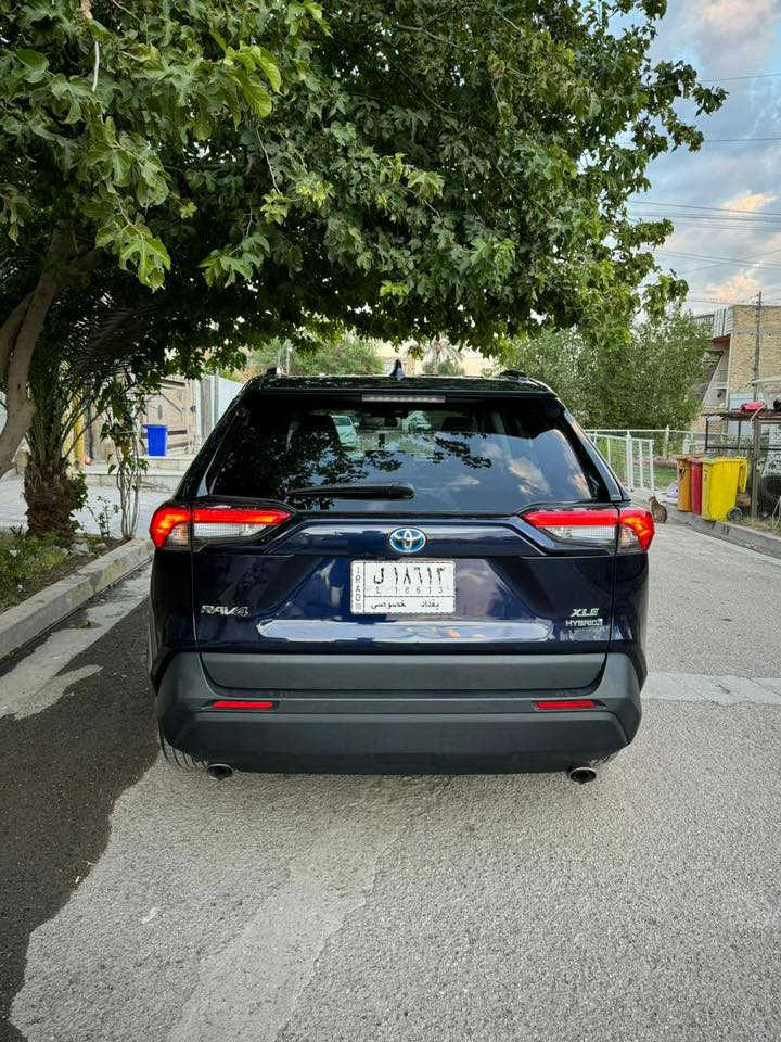السلام عليكم 
توجد تيوتا راف فور هايبرد 2022 فول مواصفات XLE للبيع فقط 
ماشية 60 الف ميل 
حادث فقط بنيد . كما موضح بالصور الحادث 
نضيفة جدأ بدون نقص تحويل مباشر 
السعر 225 ورقة وبيها مجال 
مكاني بغداد حي الجامعة 
غير متواجد على الانترنيت فقط على الهاتف 

0770 290 3088
