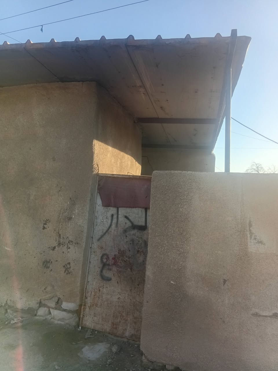 السلام عليكم بيت للبيع بحي النظال وره ابو مجيد الكصاب خلف اسواق جوكر بصفحت الكراغول م فوك ال 100متر سند 25 السعر ١٧ وبي مجال الاستفسار اكثر ***********
