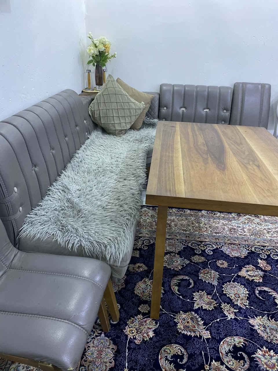 كورنر مع كراسي 2 وميز خشب زان بي مخزن داخل التخم السعر ٣٥٠ العنوان الكوت الخاجيه @إشارة


**إذا كنت صاحب هذا الإعلان وتريد حذفه لأي سبب، رجاءا أرسل رسالة إلى الدعم الفني**