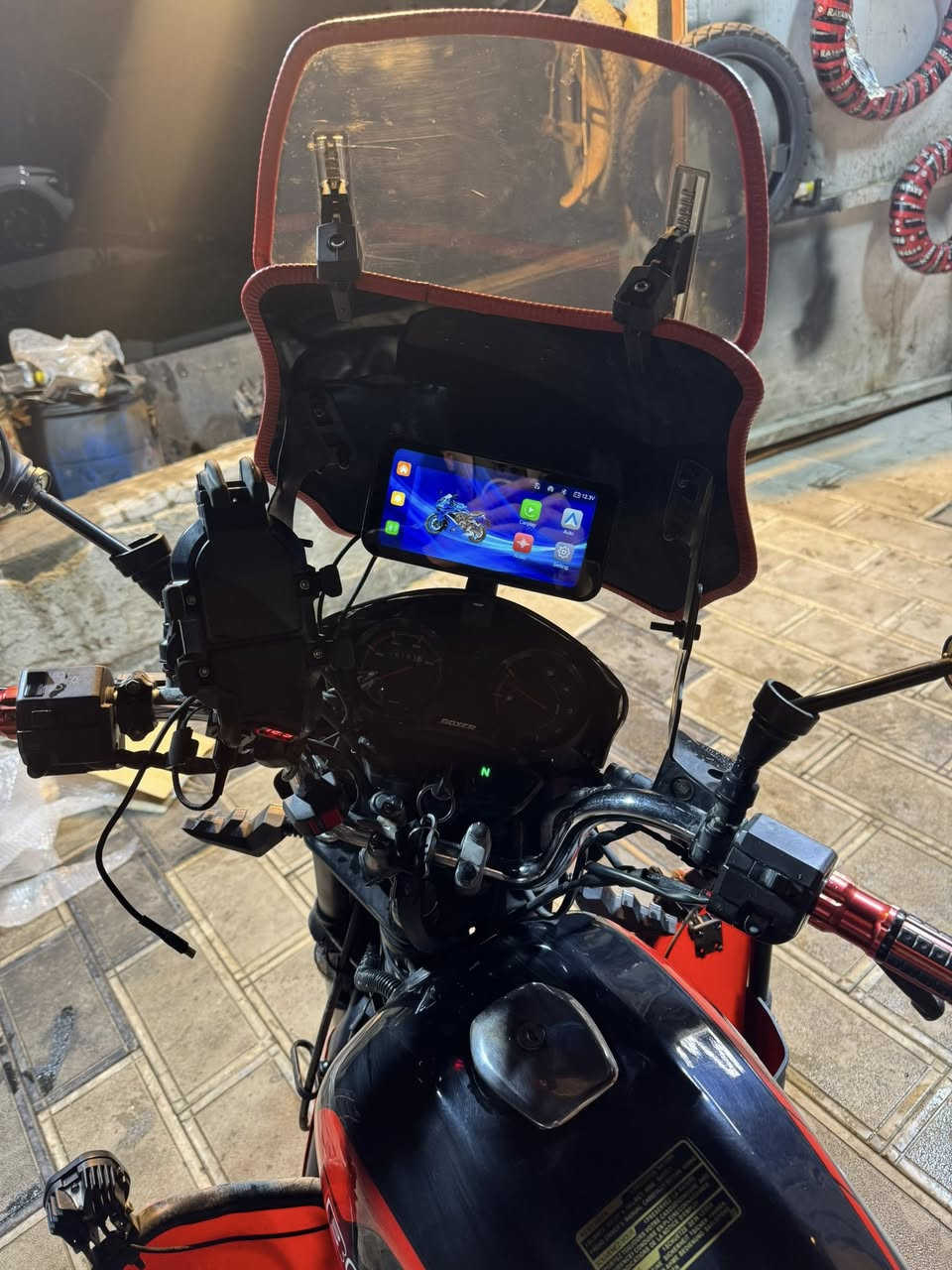 السلام عليكم بوكسر موديل 21 مرقم مجمبزه وكامله شاشه اشارات لايت زنون جنط صفاح كهربائياتها شغاله تجفيت جديد السعر 2.300 وبيها مجال رقمي ***********
