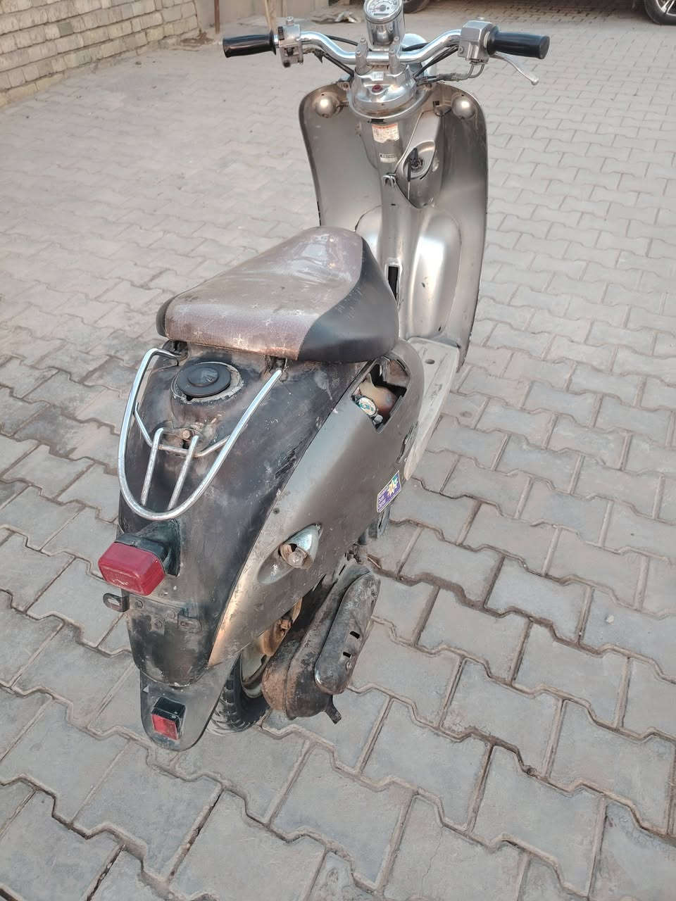 كلاسك عبد الحليم  شغالة 
السعر 100 
بغداد الشعب ***********
